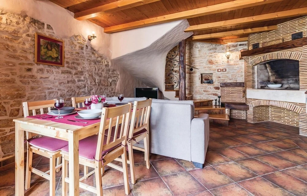 Beautiful Home in Marcana With Wifi and 2 Bedrooms