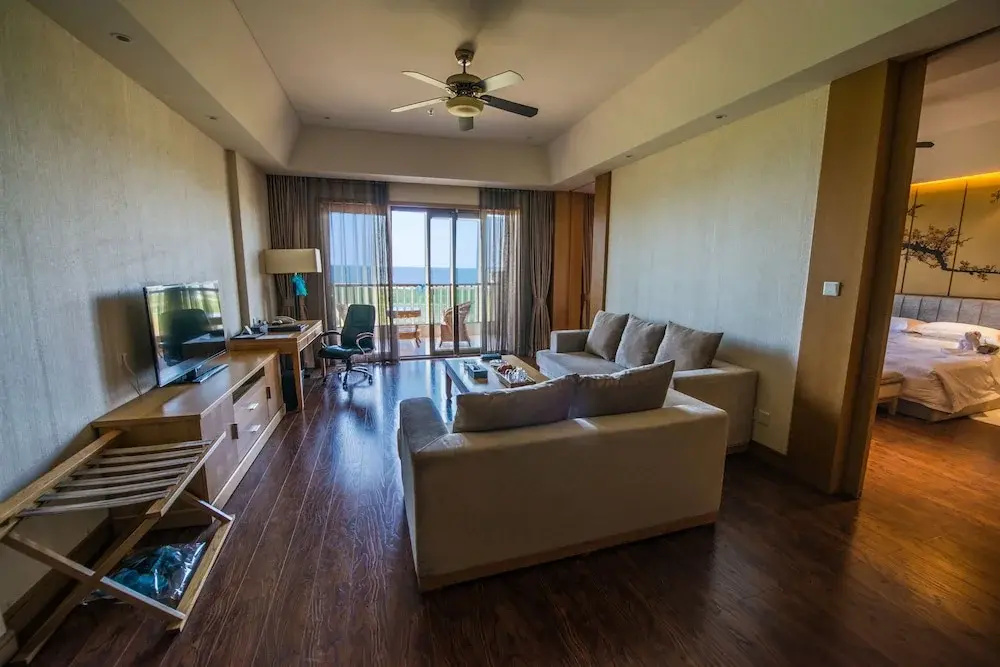 Qinhuangdao Arcadia Seaside Holiday Hotel