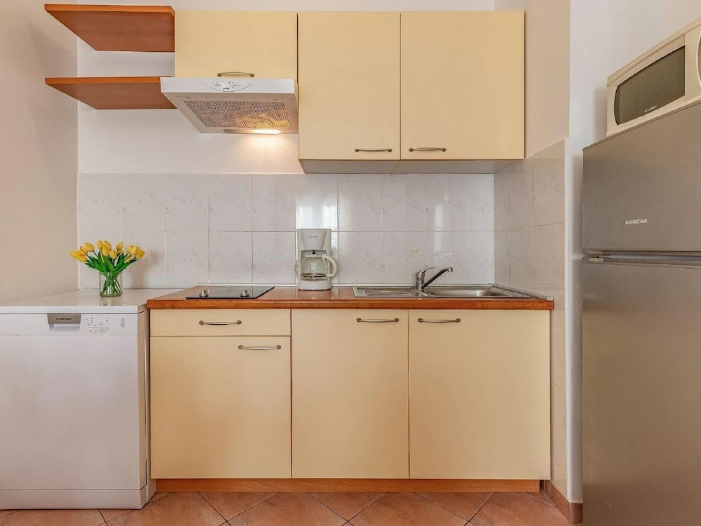 Lovely Apartment in Banjole near Beach & Town Center