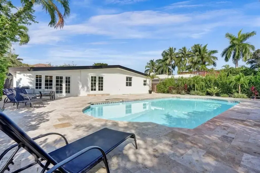 Pool House 3 Bedroom Home Victoria Park
