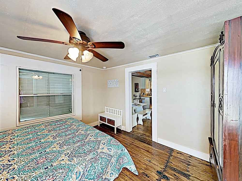 New Listing! Updated Rustic-chic Beach & Bay Haven 3 Bedroom Home