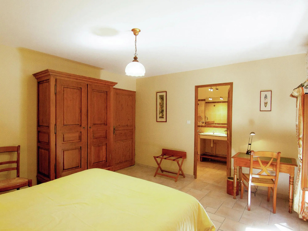 Luxorious Mansion in Saint-Preuil with Sauna