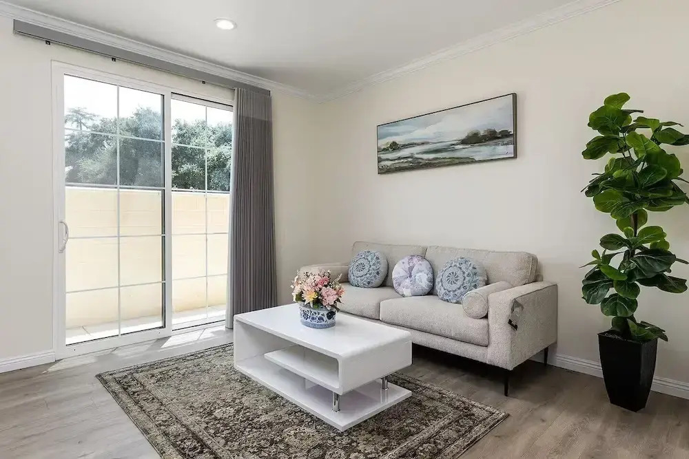 Luxurious Pasadena Home w Parking Near Old Town