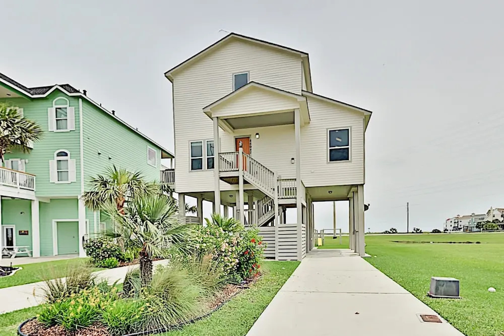Walk To Beach! Custom Gulf-view New Build W/ Pool 3 Bedroom Home