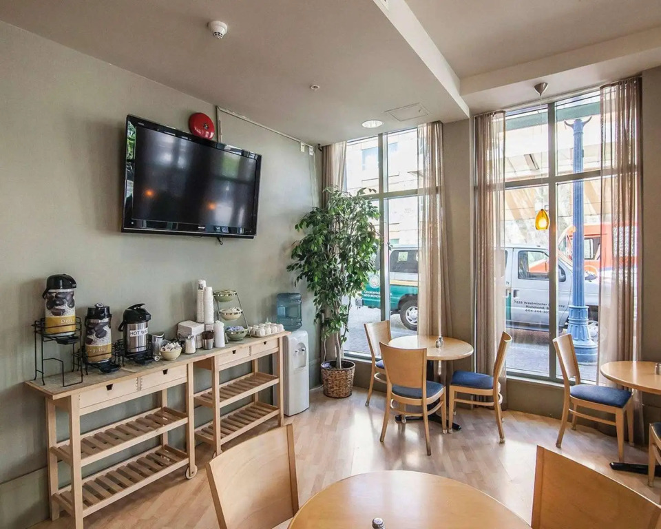 Comfort Hotel Vancouver Airport