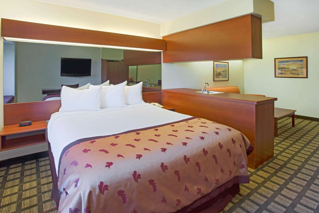 Microtel Inn & Suites by Wyndham Holland