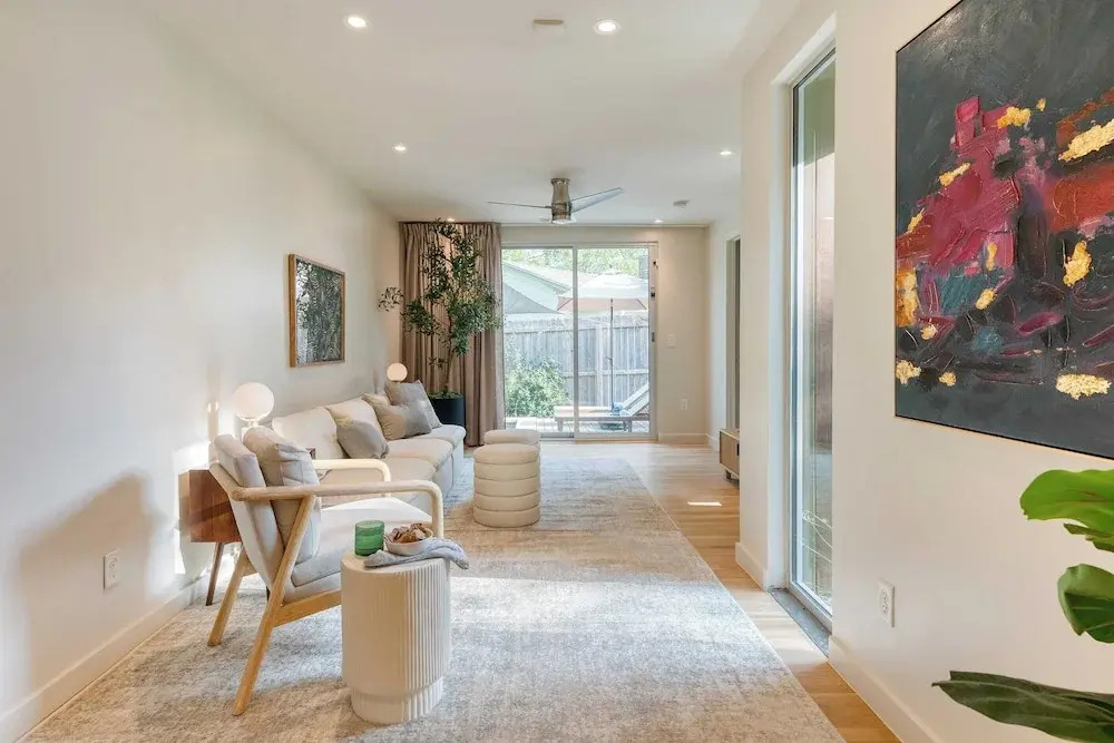 Modern Austin Home w/ Pool, Putting Green & Coffee Nook Townes Retreat by Avantstay