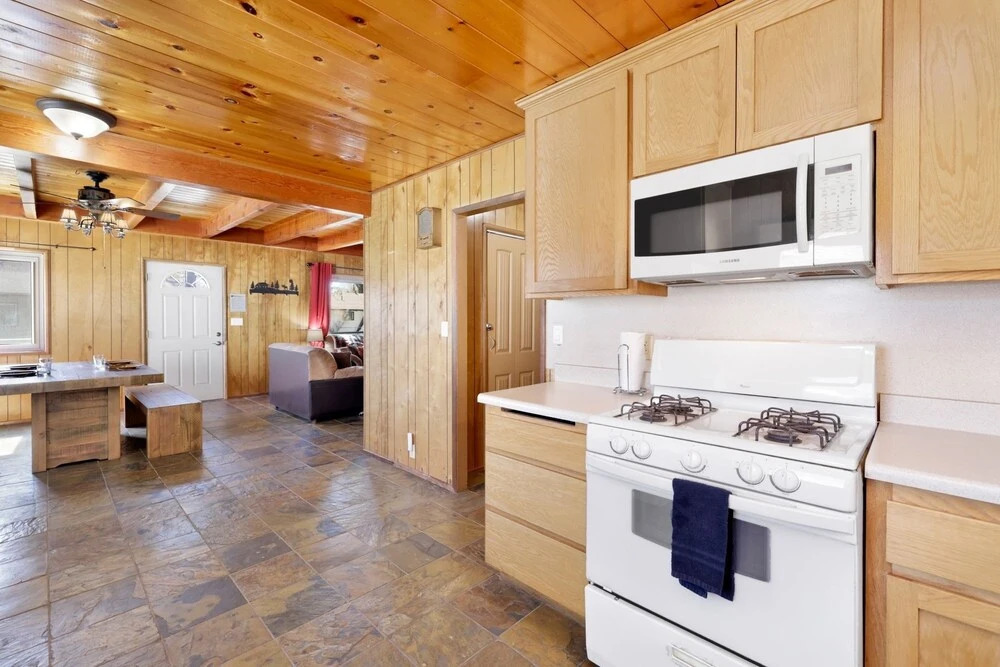 2114-the Cabin 3 Bedroom Home by Redawning