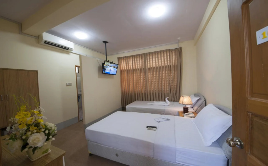 Royal Golden 81 Inn