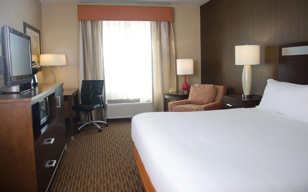 Holiday Inn Express Hotel & Suites Watertown - Thousand Islands by IHG