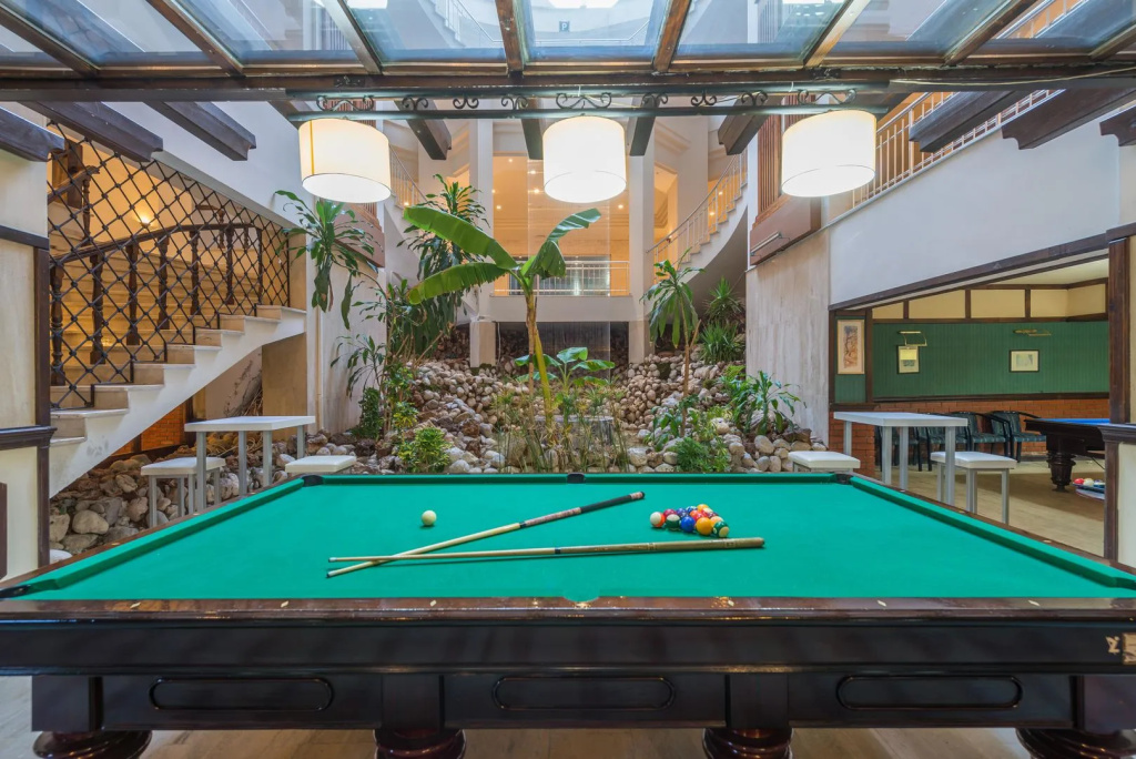 Adonis Hotel