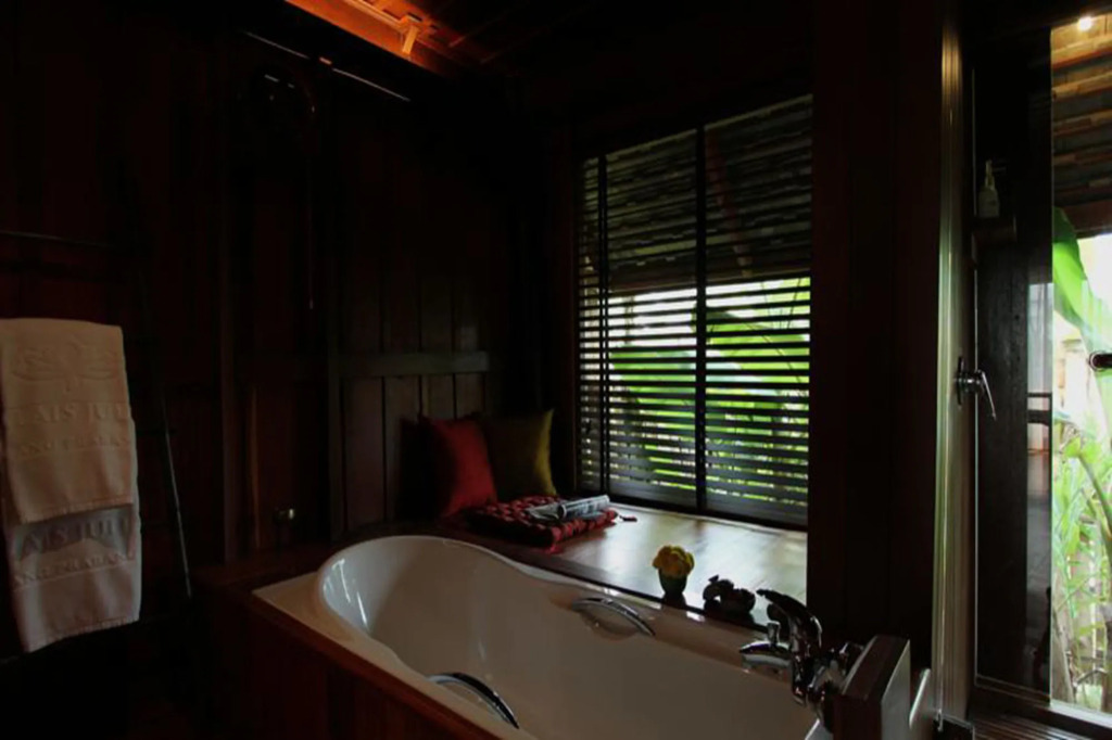 Le Palais Juliana Experience tradition on us Book 2 nights and get a free morning alms-giving session