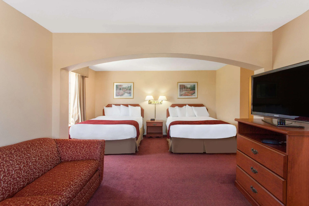 Ramada by Wyndham Fresno Northwest