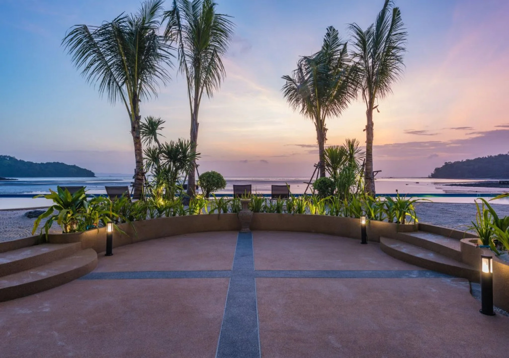 Hotel Tide Phuket Beachfront