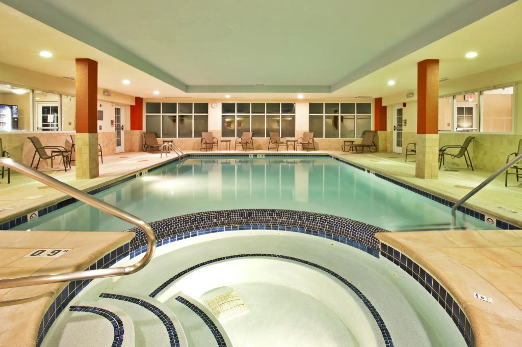 Holiday Inn Express Hotel & Suites Grand Rapids-North by IHG