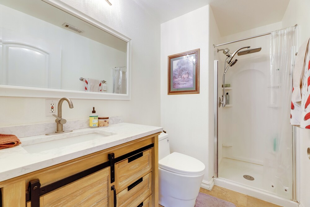 Great Location & Free Extras! Bellflower Stay