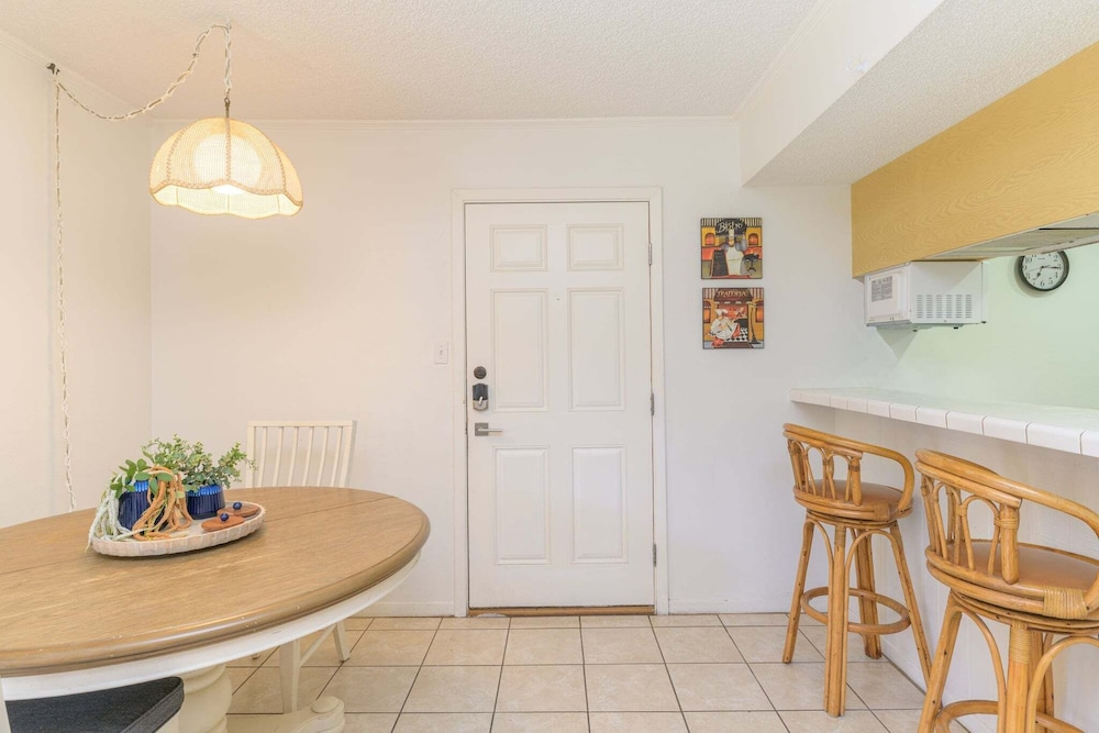 1br Condo With Two Heated Pools And Pet Friendly 1 Bedroom Condo