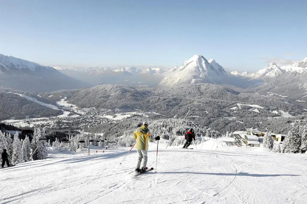 Family Friendly Chalet - Central with Beautiful Mountain Views