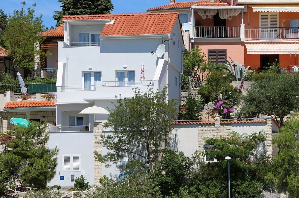 Elvi - Amazing Position & Parking - A1 Mali