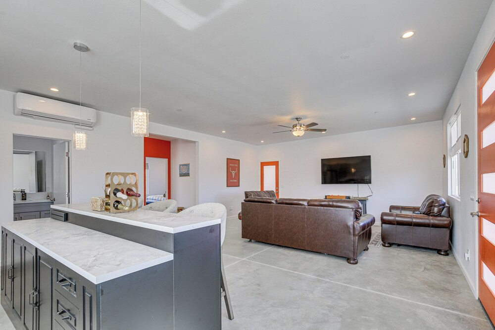 9 Mi to Joshua Tree! Desert Retreat w/ Fire Pit