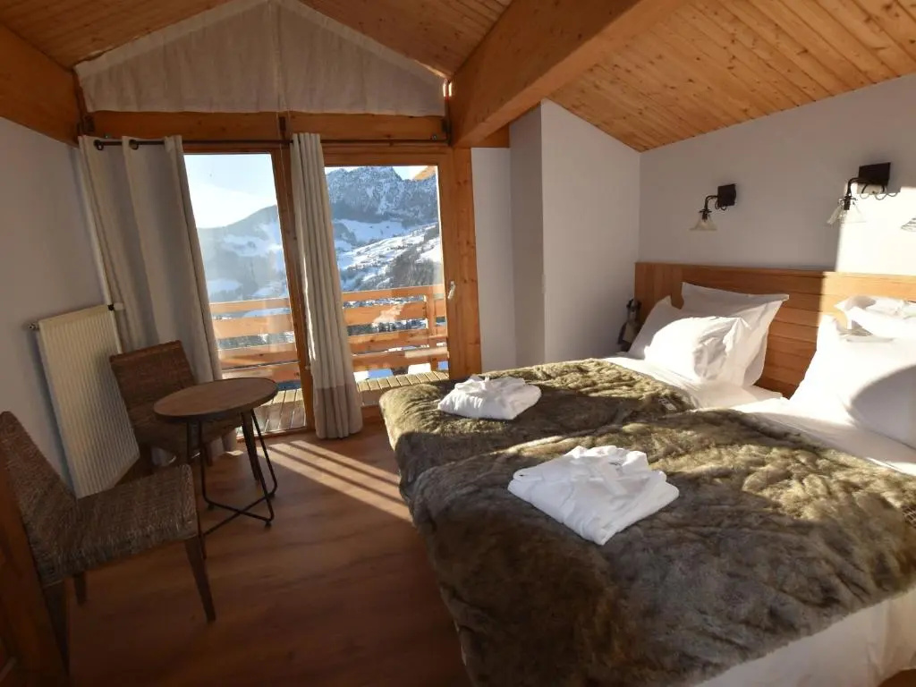 Chalet spacieux, skis aux pieds avec sauna, jacuzzi et salle de sport, proche centre et pistes - FR-1-467-68