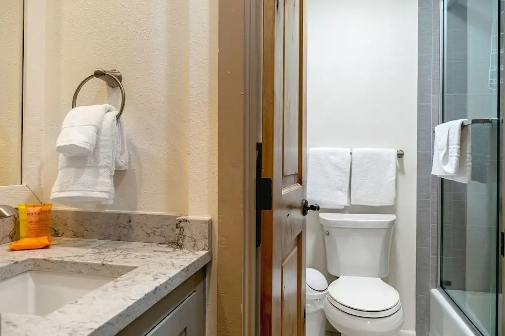 82 Ridgepoint 3 Bedroom Townhouse by RedAwning
