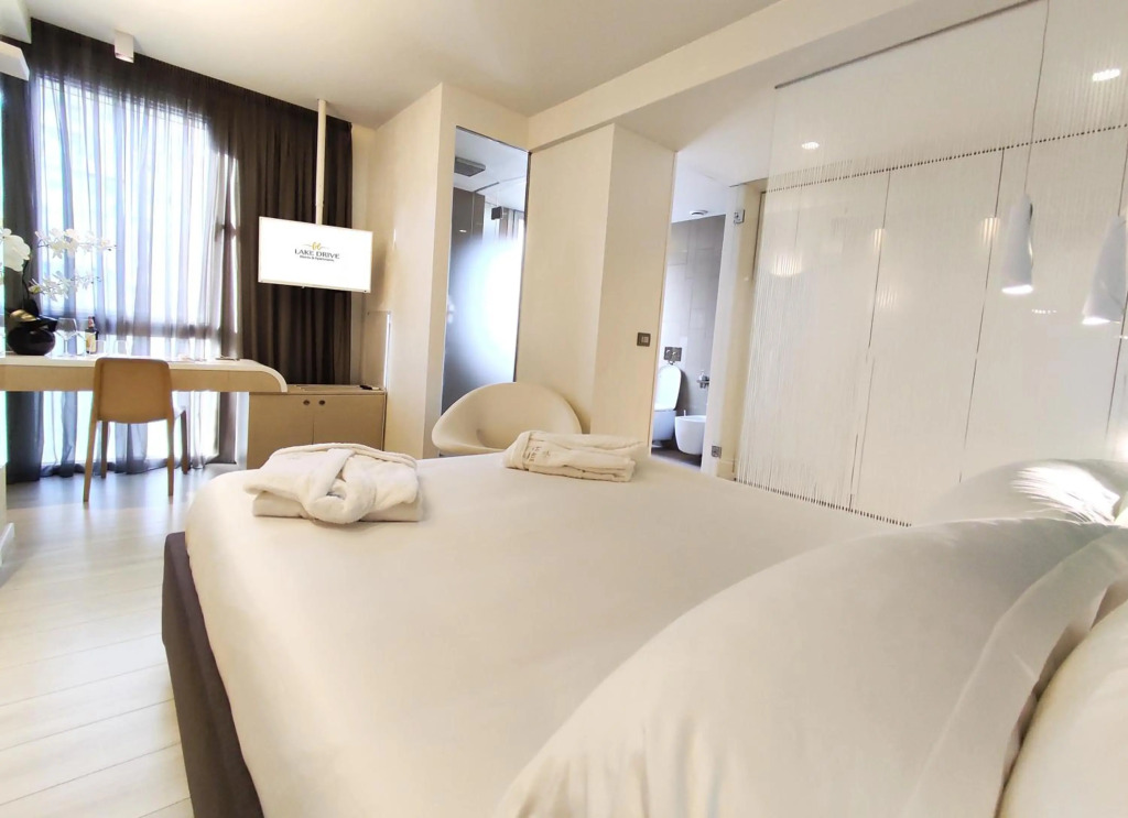 Lake Drive Rooms&Apartments