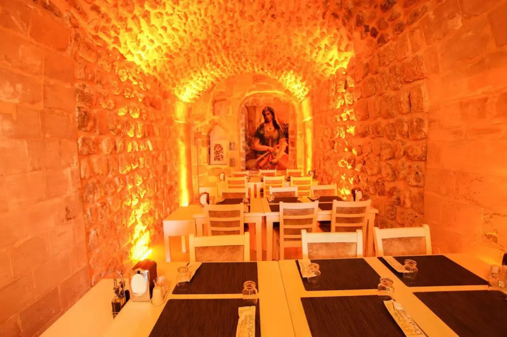Tuğhan Hotel