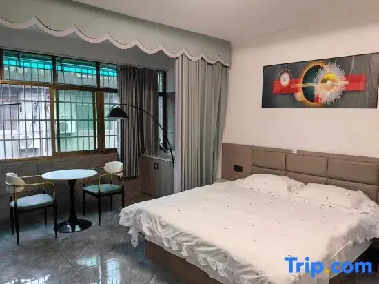 Youyou Homestay (Quzhou High-Speed Railway Station Wanda Plaza)
