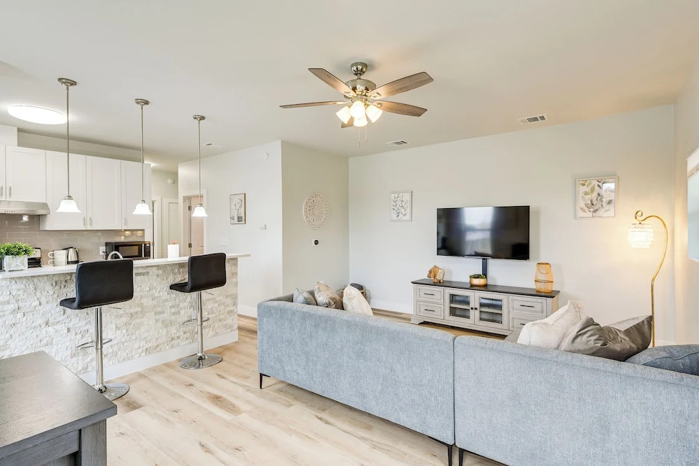 Steps to TCU Campus: Modern Fort Worth Apt