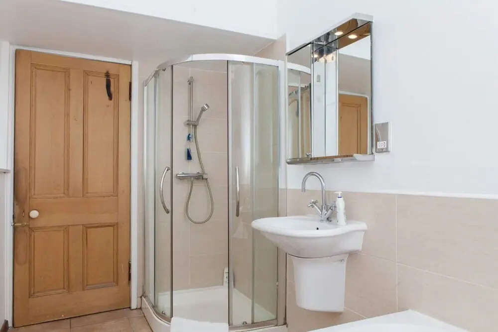 4 Bedroom Apartment Near The Meadows