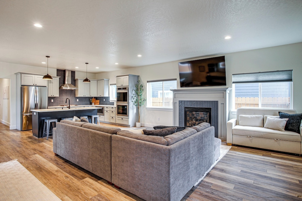 1 Mi to Lake Coeur D'alene: Pet-friendly Getaway