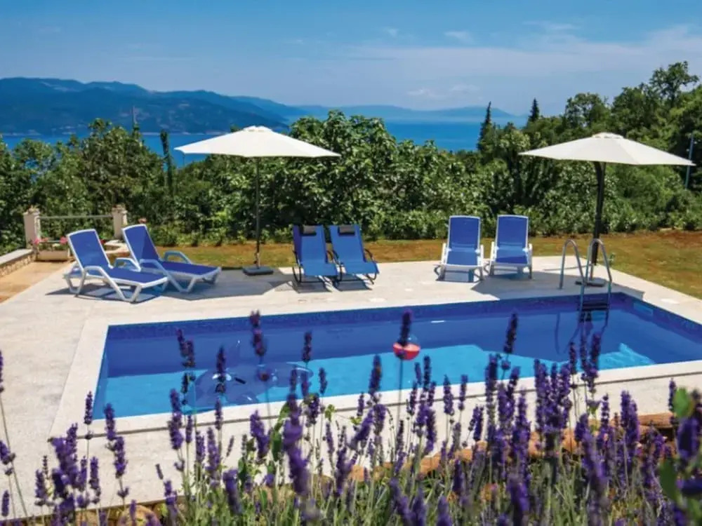 Charming Brsec Apartment With Shared Pool