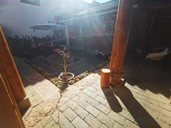 Lijiang Mengenju Inn
