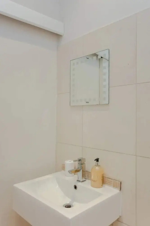Central 1 Bedroom Flat Near Buckingham Palace
