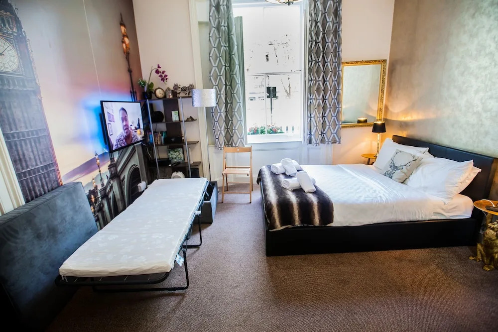Pimlico Chic Suite