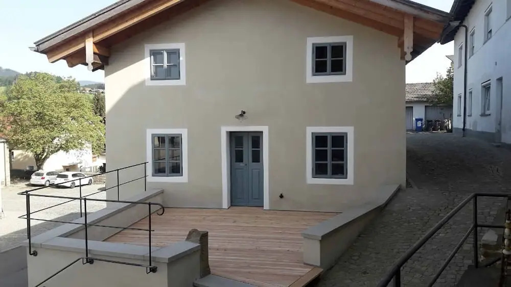 Schlosserhaus Lam