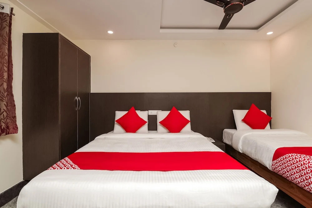 Oyo 29754 Sri Lakshmi Srinivasa Grand