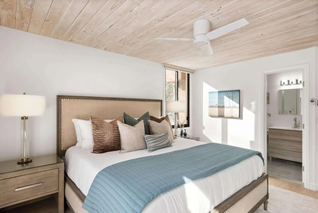 Renovated 3 BR, 2 BA on the River - Walk to Gondola