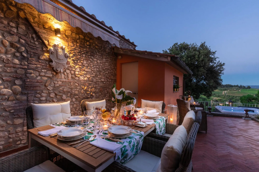 Villa Chianti, your Secret 4 Bedrooms Retreat with View over the Vineyards in Marcialla
