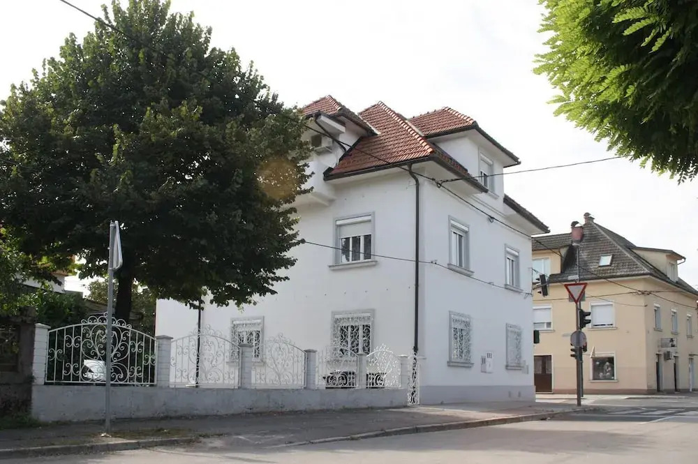 Kavon Apartments