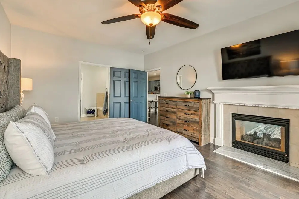 Condo w/ Deck: Waterfront Lake Norman Retreat!
