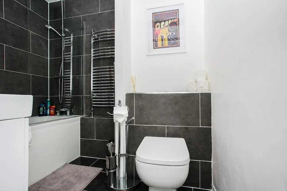 2 Bedroom Flat In Old Street With Private Balcony
