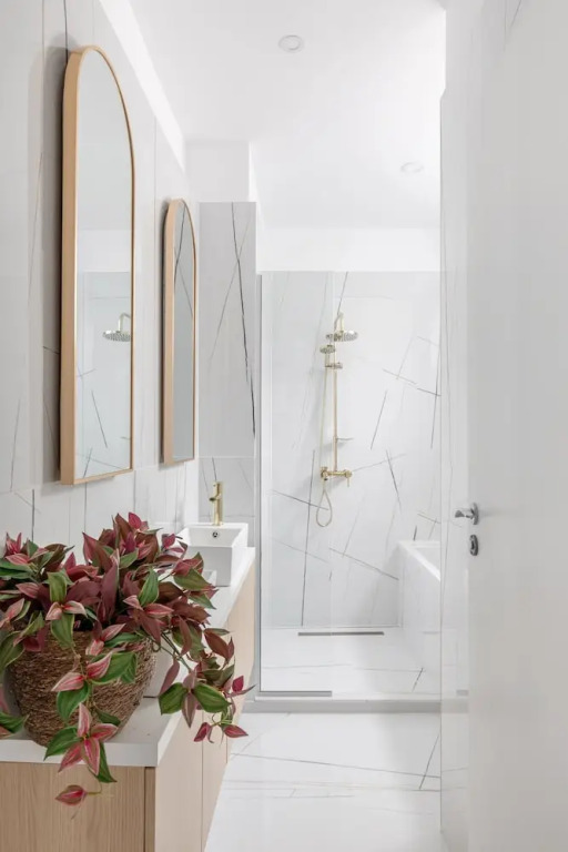 Luxury Piata Romana 2BR Urban Sanctuary by HOLT