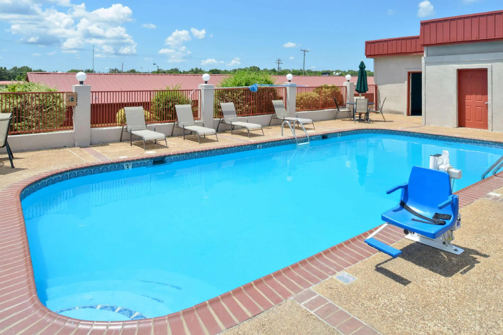 Americas Best Value Inn - Batesville
