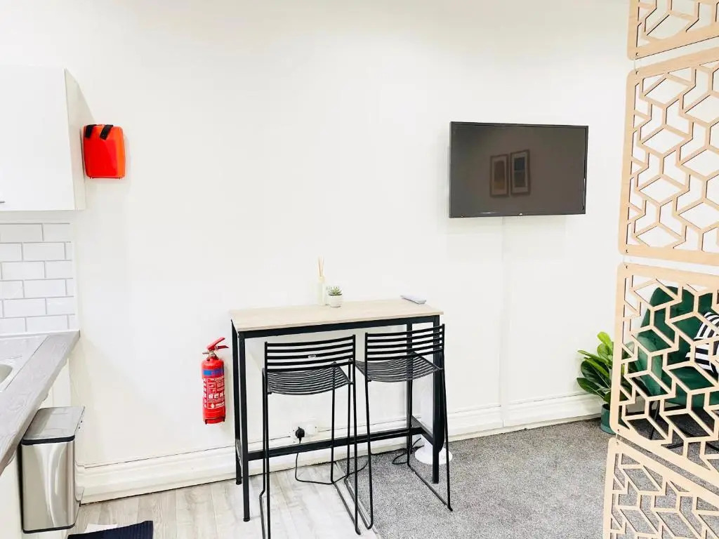 Lovely Estelle Studio Apartment by CityNest
