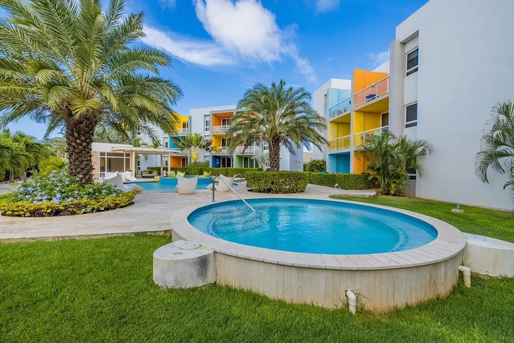 Ground Level Condo 2BR 2BA w Pool Access Gym