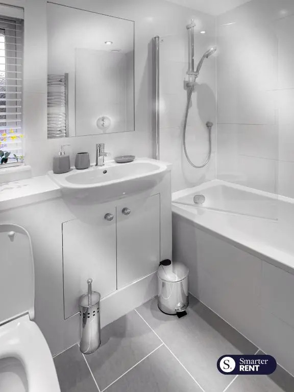 Maidenhead - 1 Bed Modern Flat - Private Entrance