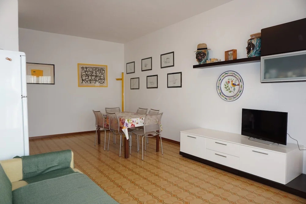 Great Flat With Shared Pool for six Guests-beahost