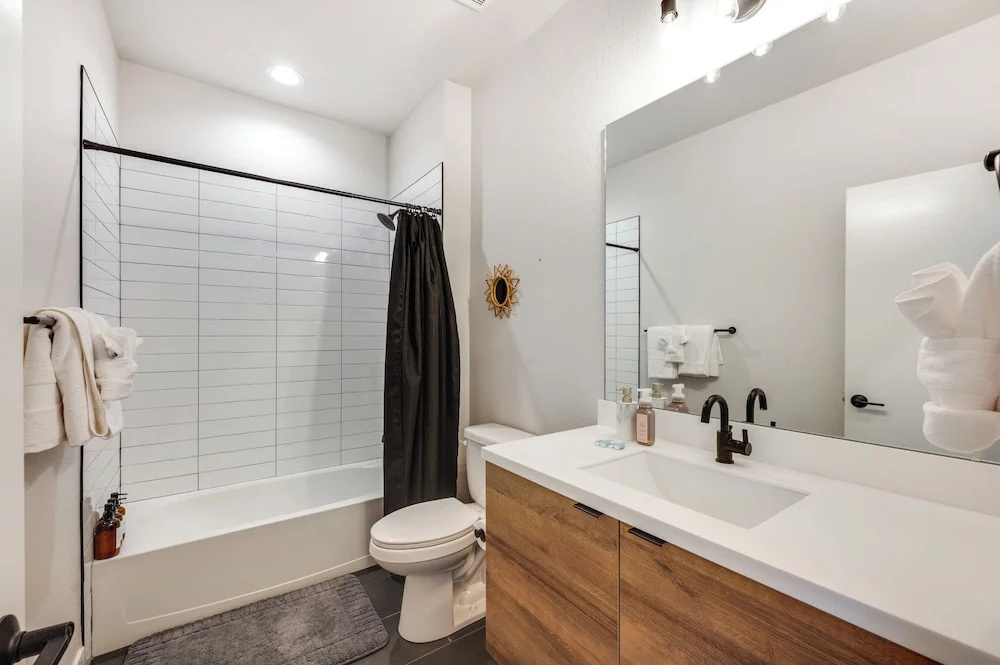 Sleek, Modern Denver Area Gem in Planned Community